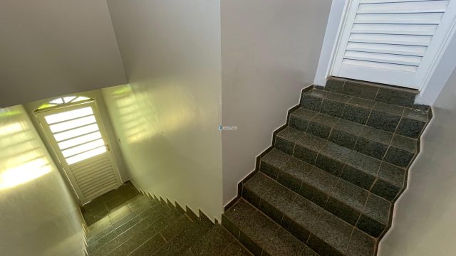 Sobrado em Lote Comercial – Vila Buritis, Quadra 02, Conjunto J