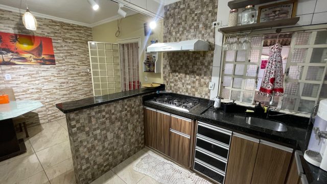 Sobrado em Lote Comercial – Vila Buritis, Quadra 02, Conjunto J