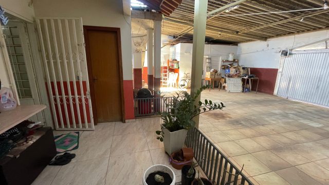 Sobrado em Lote Comercial – Vila Buritis, Quadra 02, Conjunto J