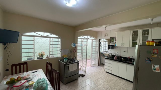 CASA – VILA VICENTINA, QUADRA 11