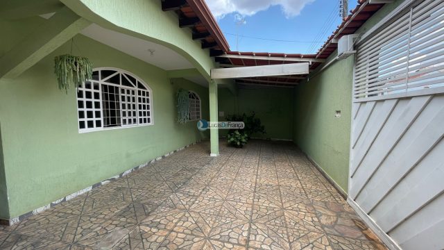 CASA – VILA VICENTINA, QUADRA 11