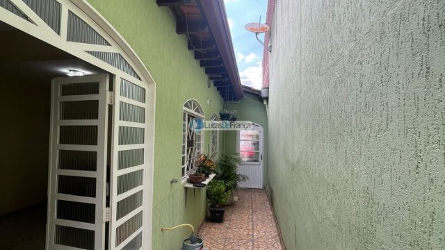 CASA – VILA VICENTINA, QUADRA 11