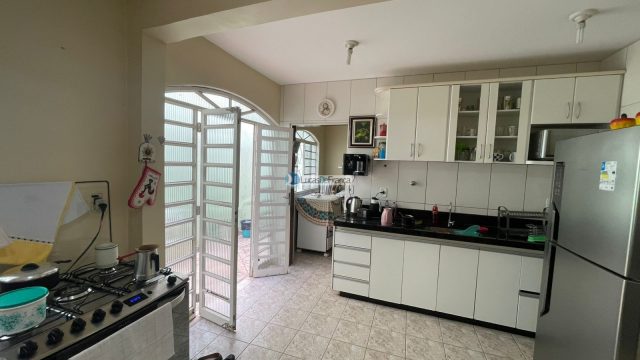 CASA – VILA VICENTINA, QUADRA 11