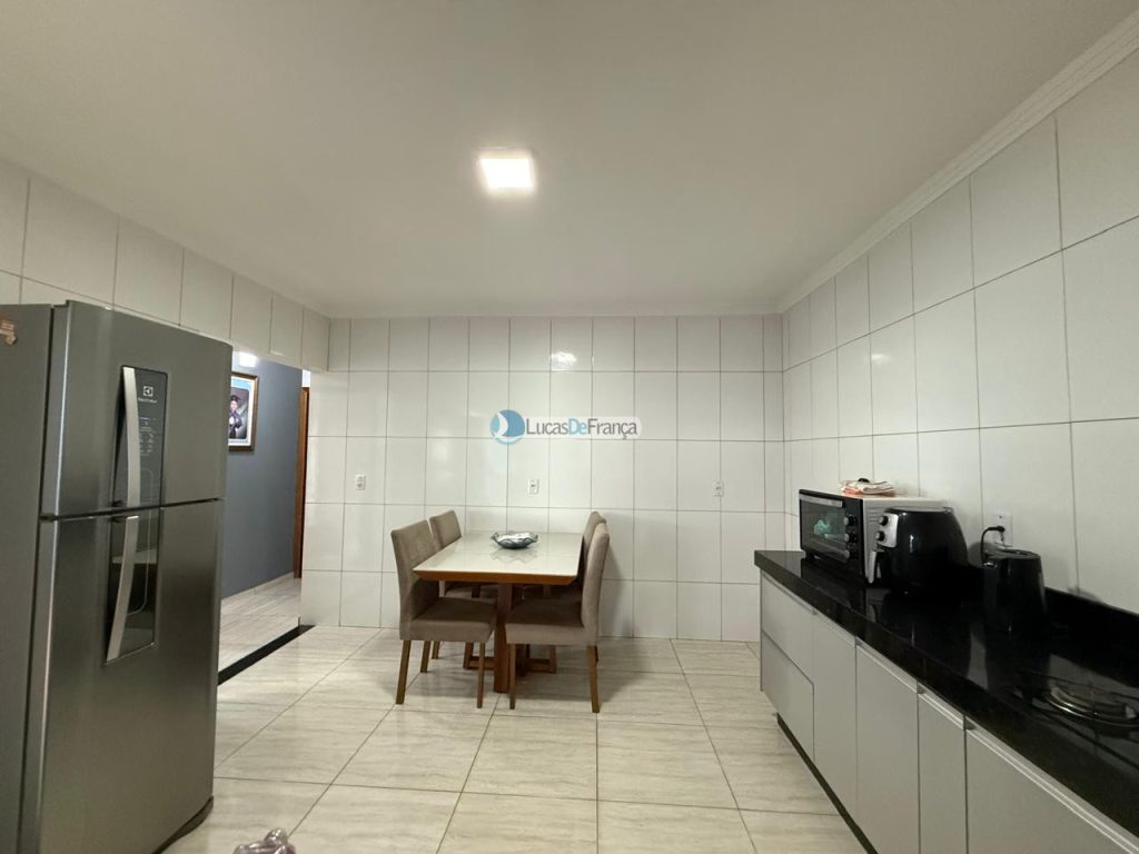 CASA NO ARAPOANGA - (próximo à igreja Católica ). (10)