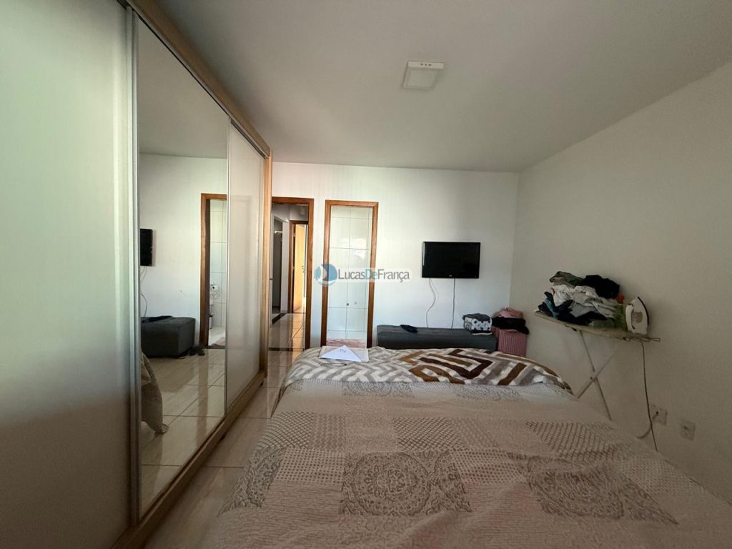 CASA NO ARAPOANGA - (próximo à igreja Católica ). (11)