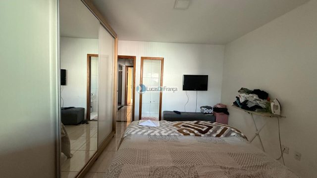 CASA NO ARAPOANGA – (próximo à igreja Católica ).