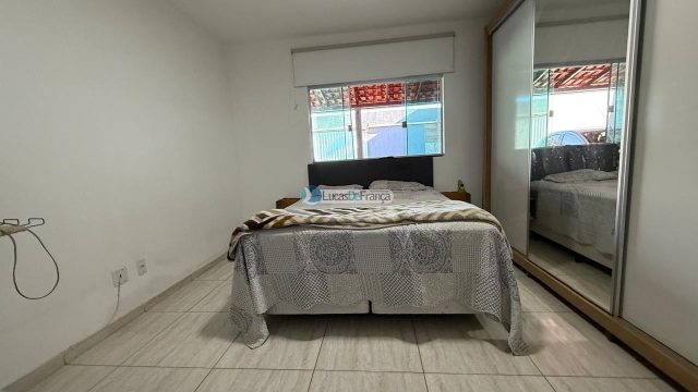 CASA NO ARAPOANGA – (próximo à igreja Católica ).