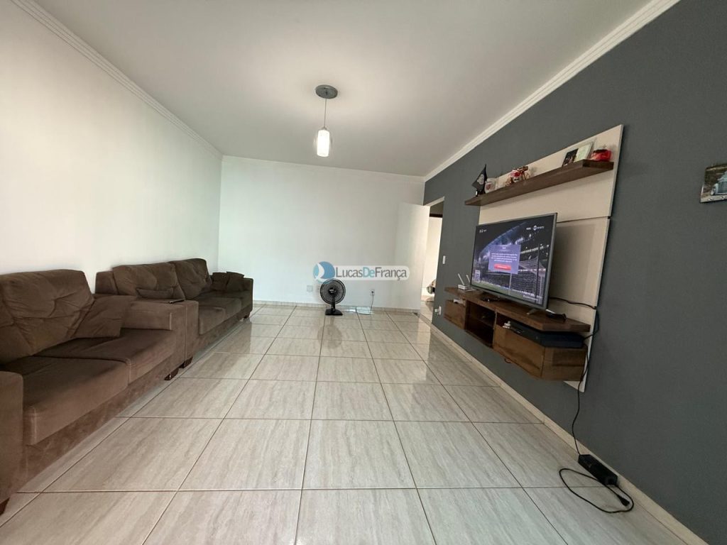 CASA NO ARAPOANGA - (próximo à igreja Católica ). (15)