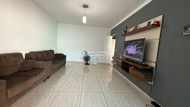 CASA NO ARAPOANGA – (próximo à igreja Católica ).