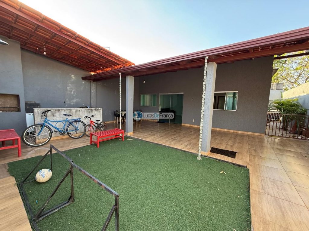 CASA NO ARAPOANGA - (próximo à igreja Católica ). (16)