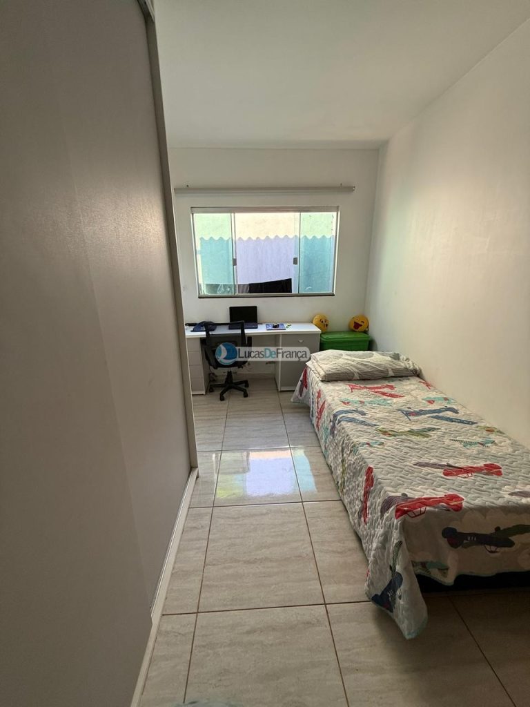 CASA NO ARAPOANGA - (próximo à igreja Católica ). (2)