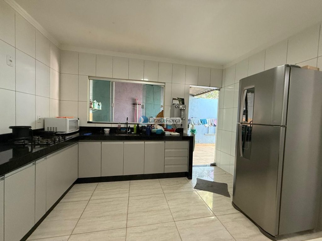 CASA NO ARAPOANGA - (próximo à igreja Católica ). (3)