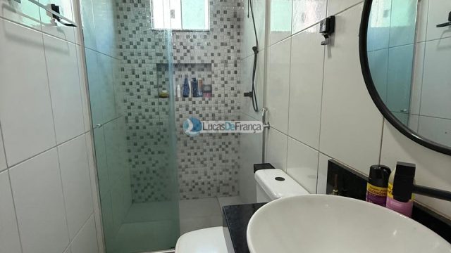 CASA NO ARAPOANGA – (próximo à igreja Católica ).