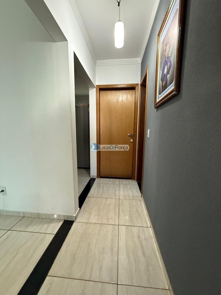 CASA NO ARAPOANGA - (próximo à igreja Católica ). (6)