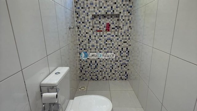 CASA NO ARAPOANGA – (próximo à igreja Católica ).