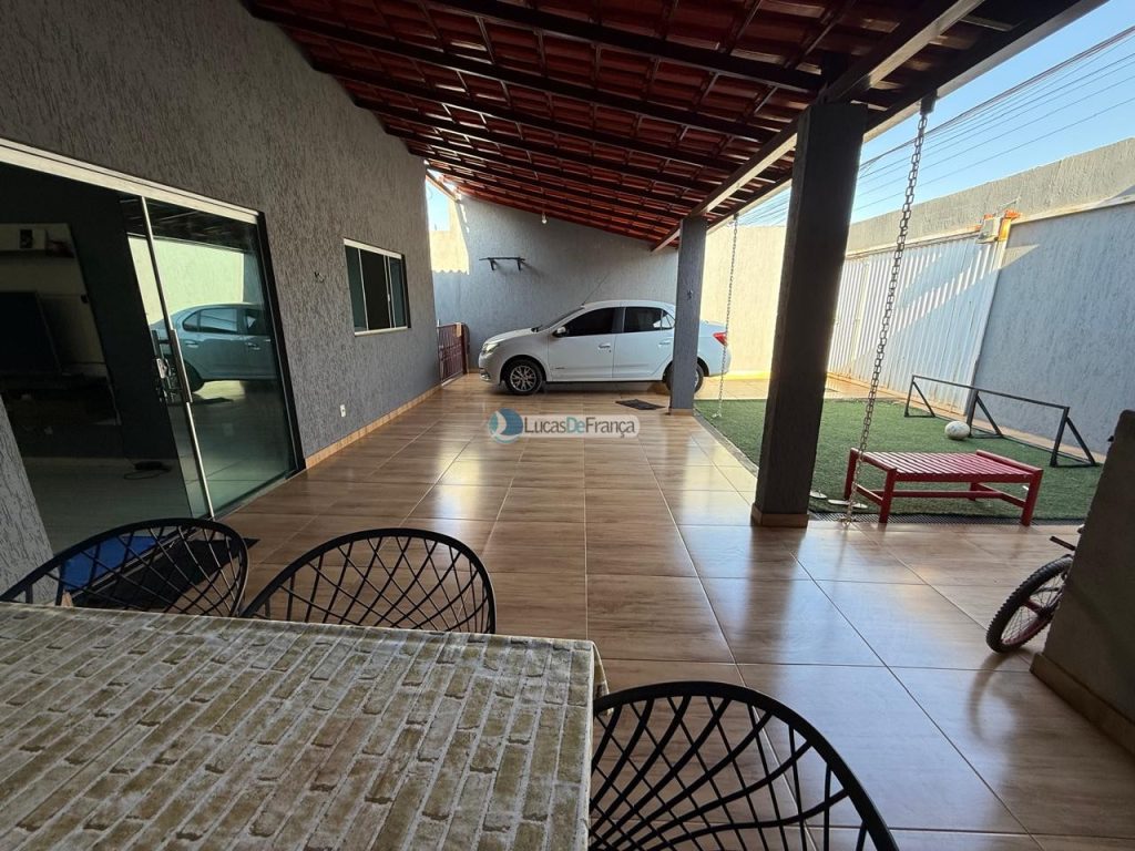 CASA NO ARAPOANGA - (próximo à igreja Católica ). (8)