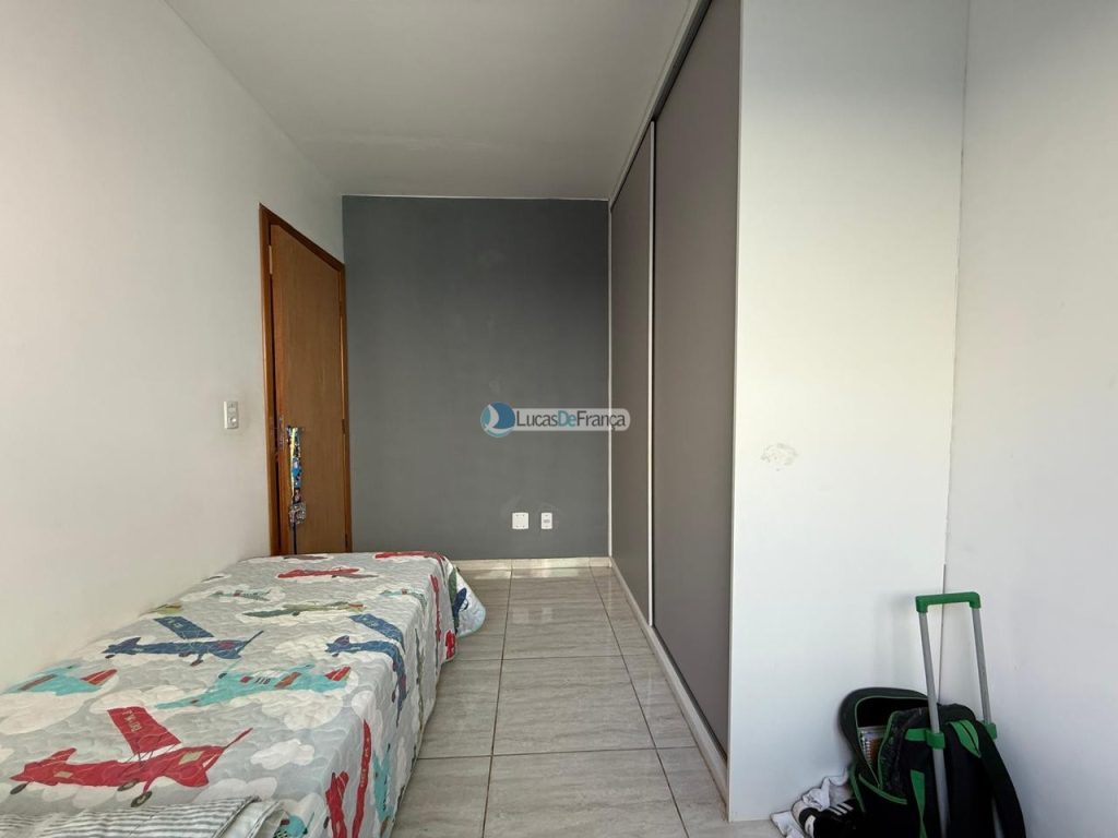 CASA NO ARAPOANGA - (próximo à igreja Católica ). (9)