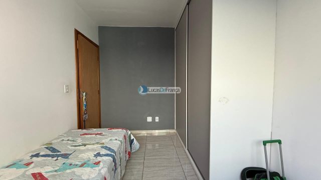 CASA NO ARAPOANGA – (próximo à igreja Católica ).