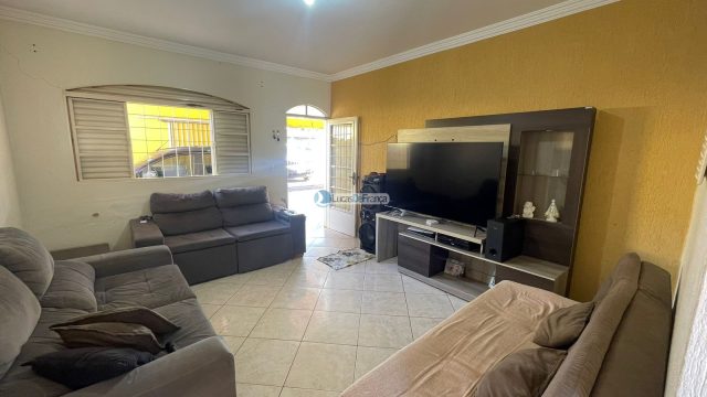 Excelente Casa com Piscina no Setor de Mansões Itiquira, módulo 01
