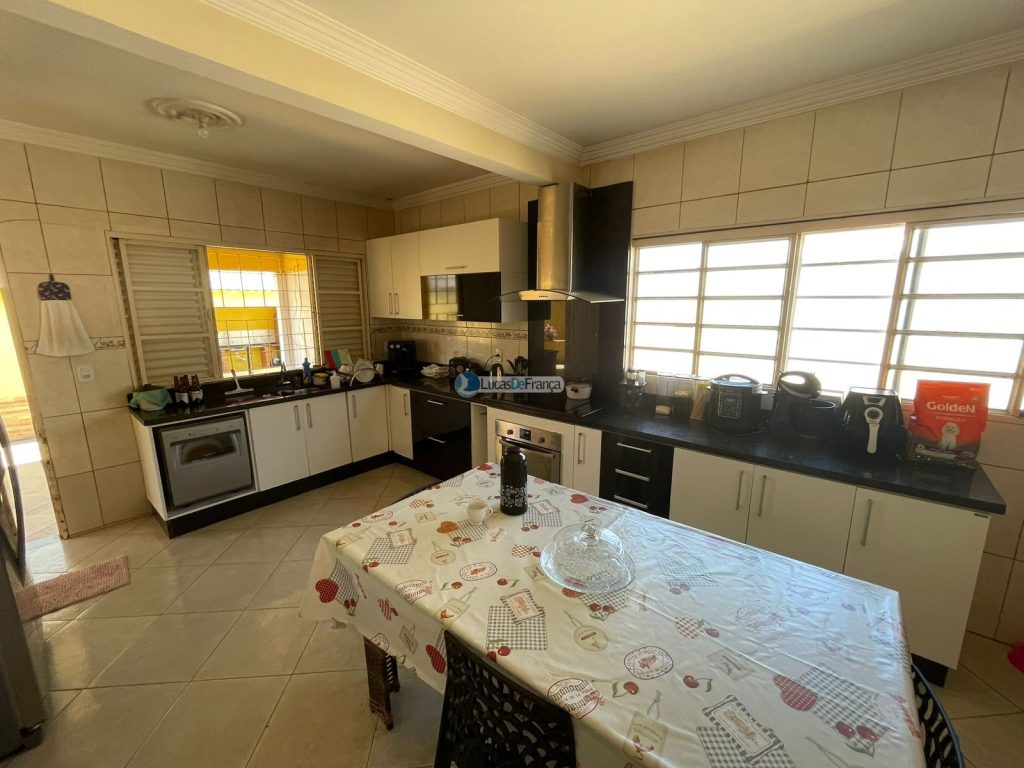 Excelente Casa com Piscina no Setor de Mansões Itiquira (8)