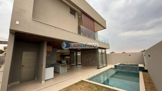 Mansão de Luxo no Império dos Nobres