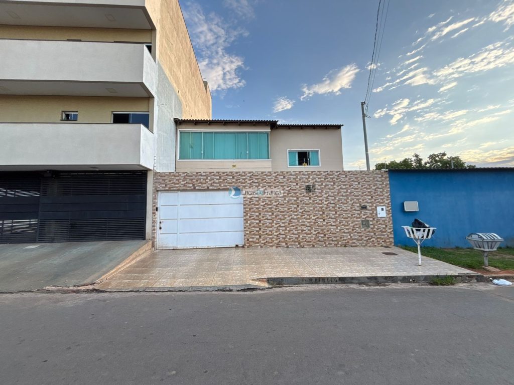 SOBRADO NA VILA MILITAR (1)