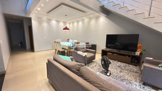 Casa moderna totalmente equipada e mobiliada