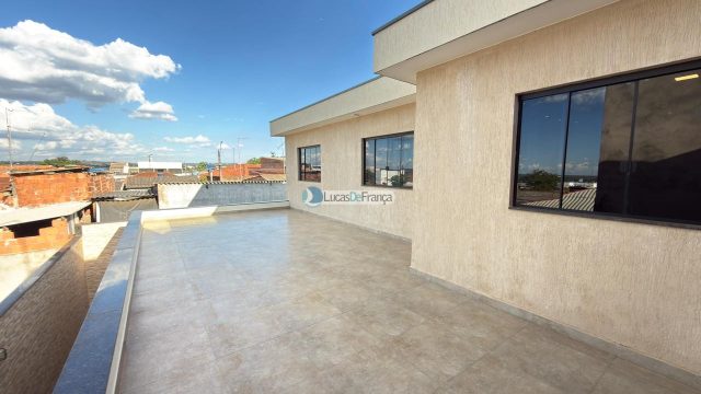 Casa moderna totalmente equipada e mobiliada