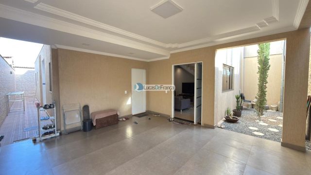 Casa moderna totalmente equipada e mobiliada