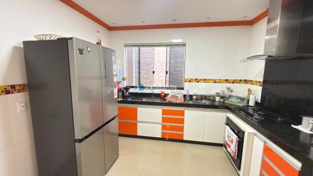 Casa moderna totalmente equipada e mobiliada