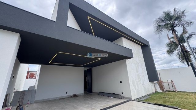 Casa Moderna e Sofisticada no Condomínio Caravello – DF-425
