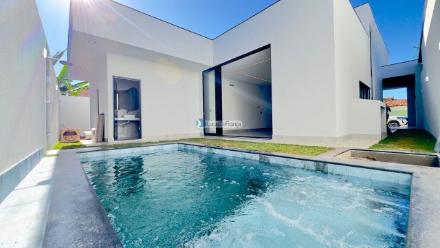 Casa Moderna e Sofisticada no Condomínio Caravello – DF-425
