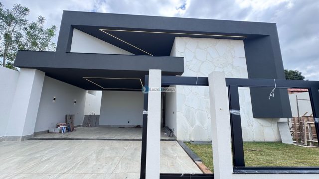 Casa Moderna e Sofisticada no Condomínio Caravello – DF-425