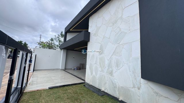 Casa Moderna e Sofisticada no Condomínio Caravello – DF-425