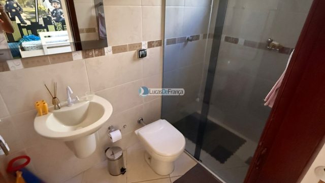 Exclusiva no QMS 18 – Sobradinho DF: Casa Solta no Terreno com Suítes e Piscina Aquecida!