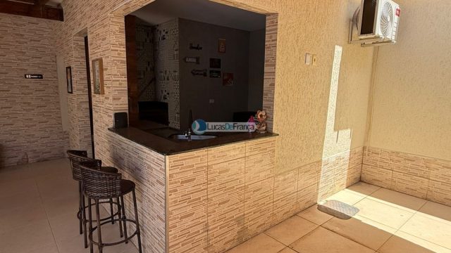 Exclusiva no QMS 18 – Sobradinho DF: Casa Solta no Terreno com Suítes e Piscina Aquecida!