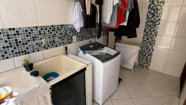 Exclusiva no QMS 18 – Sobradinho DF: Casa Solta no Terreno com Suítes e Piscina Aquecida!