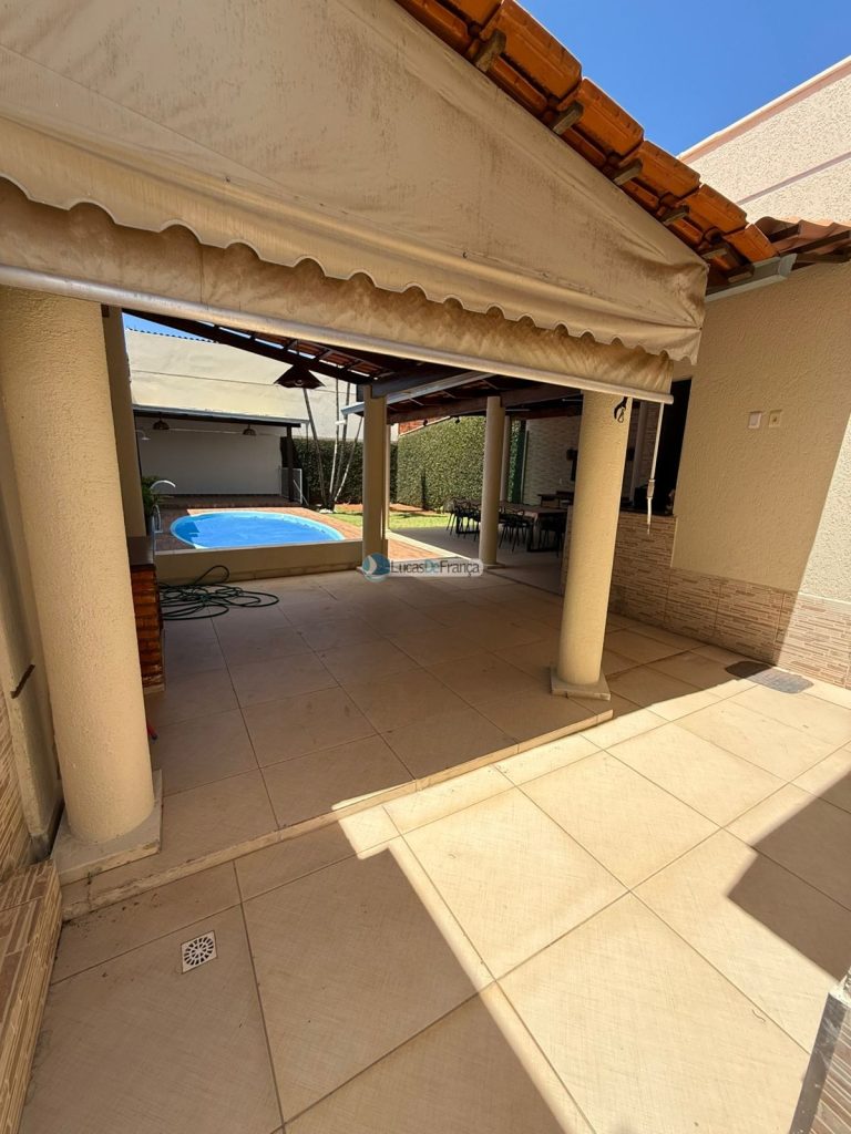 Exclusiva no QMS 18 - Sobradinho DF Casa Solta no Terreno com Suítes e Piscina Aque ( (20)