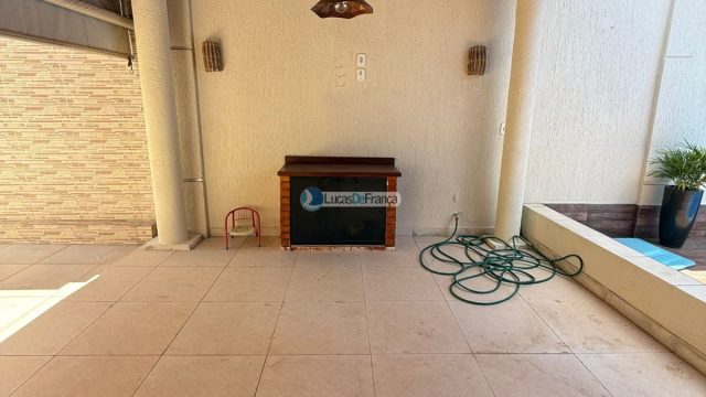 Exclusiva no QMS 18 – Sobradinho DF: Casa Solta no Terreno com Suítes e Piscina Aquecida!