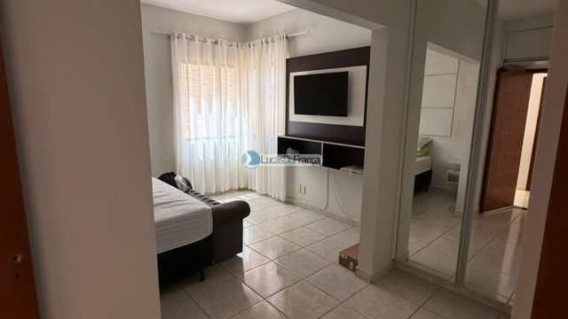 Exclusiva no QMS 18 – Sobradinho DF: Casa Solta no Terreno com Suítes e Piscina Aquecida!