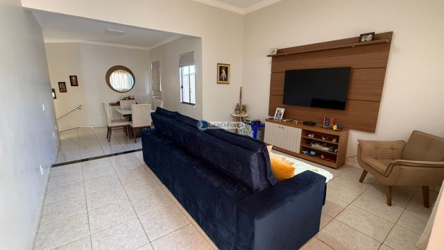 Exclusiva no QMS 18 – Sobradinho DF: Casa Solta no Terreno com Suítes e Piscina Aquecida!