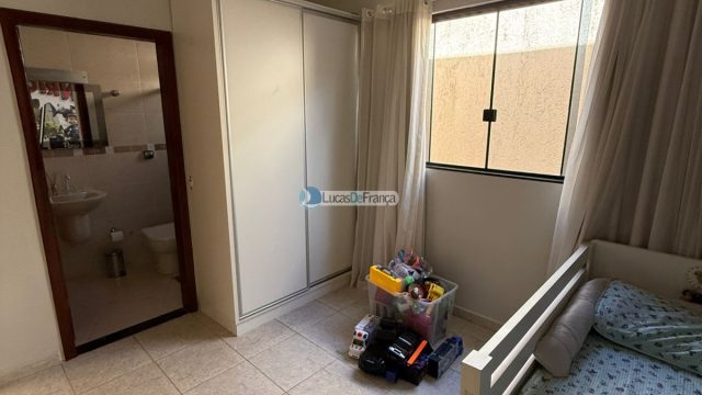 Exclusiva no QMS 18 – Sobradinho DF: Casa Solta no Terreno com Suítes e Piscina Aquecida!