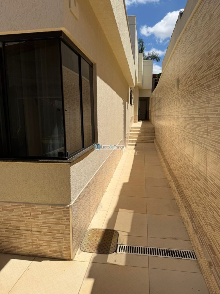 Exclusiva no QMS 18 - Sobradinho DF Casa Solta no Terreno com Suítes e Piscina Aque ( (33)