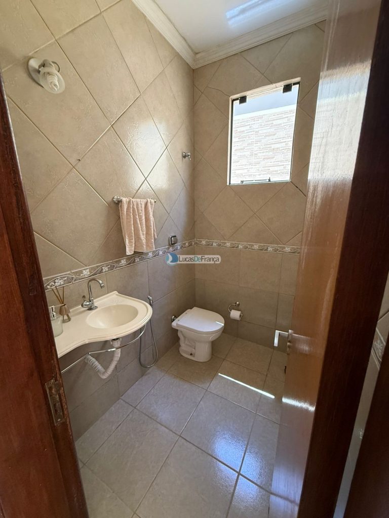 Exclusiva no QMS 18 - Sobradinho DF Casa Solta no Terreno com Suítes e Piscina Aque ( (35)