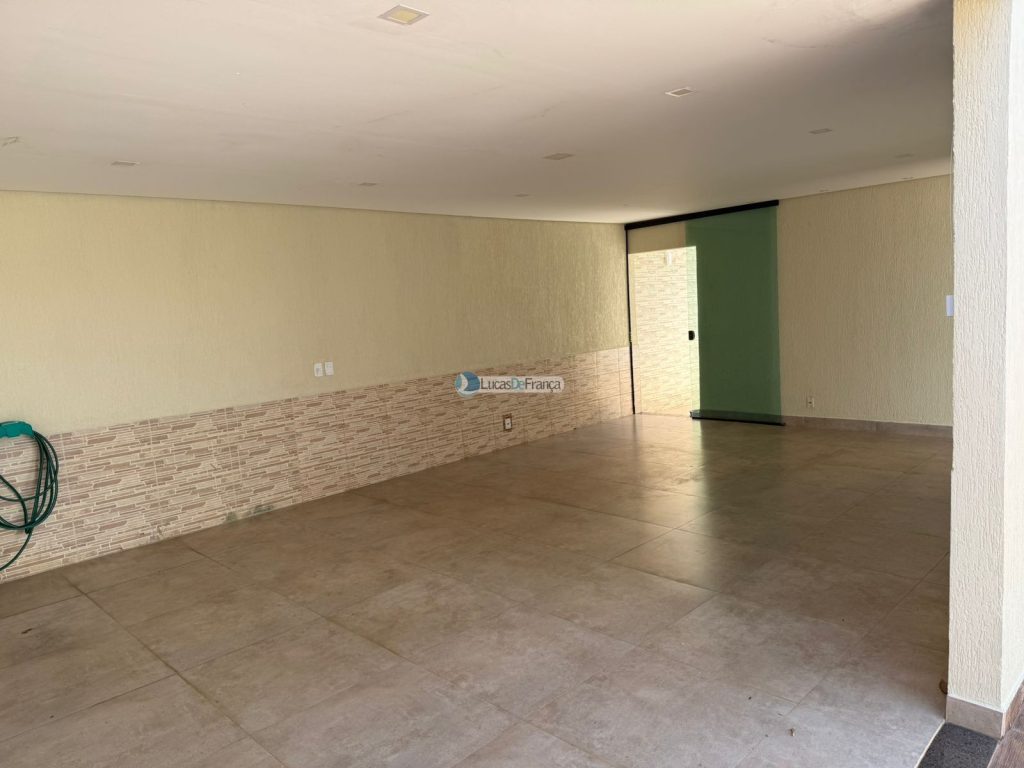 Exclusiva no QMS 18 - Sobradinho DF Casa Solta no Terreno com Suítes e Piscina Aque ( (37)