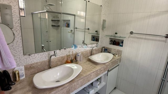 Exclusiva no QMS 18 – Sobradinho DF: Casa Solta no Terreno com Suítes e Piscina Aquecida!