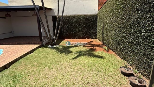 Exclusiva no QMS 18 – Sobradinho DF: Casa Solta no Terreno com Suítes e Piscina Aquecida!