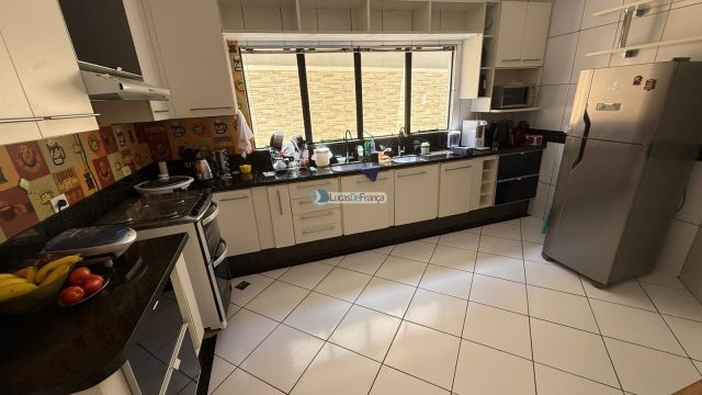 Exclusiva no QMS 18 – Sobradinho DF: Casa Solta no Terreno com Suítes e Piscina Aquecida!