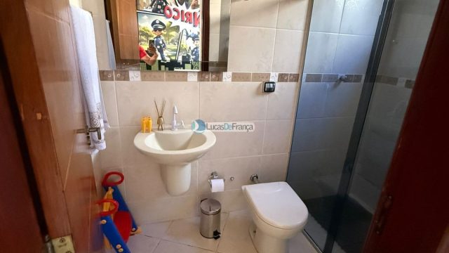 Exclusiva no QMS 18 – Sobradinho DF: Casa Solta no Terreno com Suítes e Piscina Aquecida!