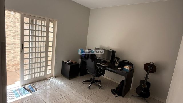 Exclusiva no QMS 18 – Sobradinho DF: Casa Solta no Terreno com Suítes e Piscina Aquecida!